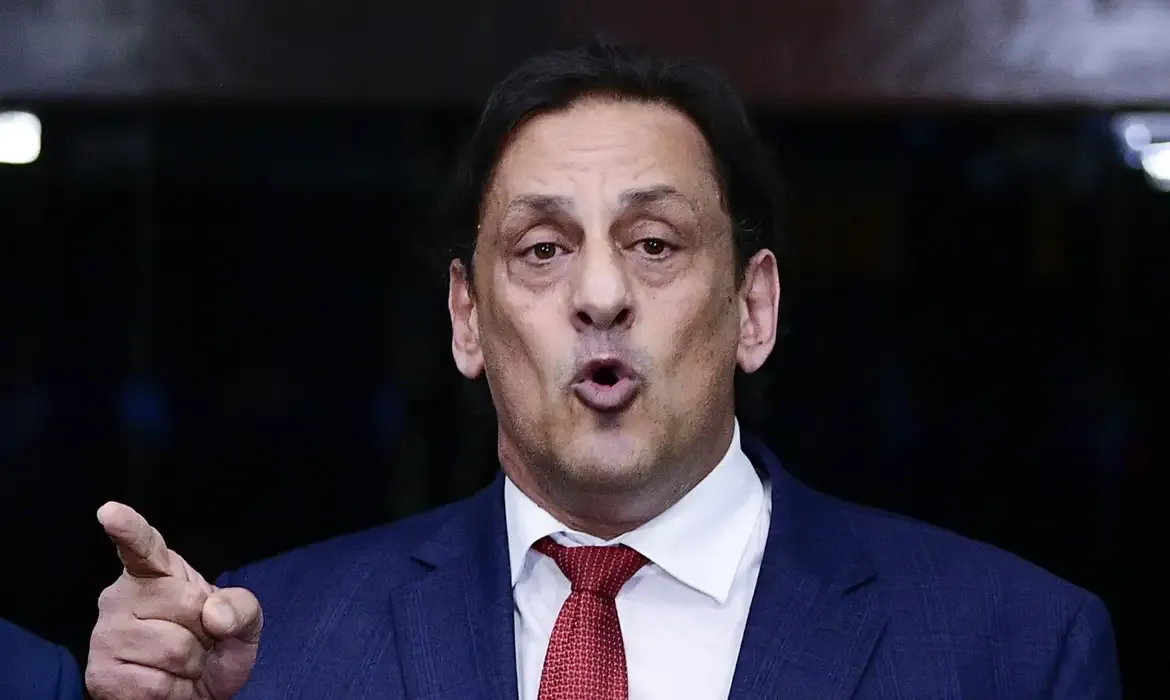 Ex-advogado de Jair Bolsonaro é condenado por injúria racial no DF