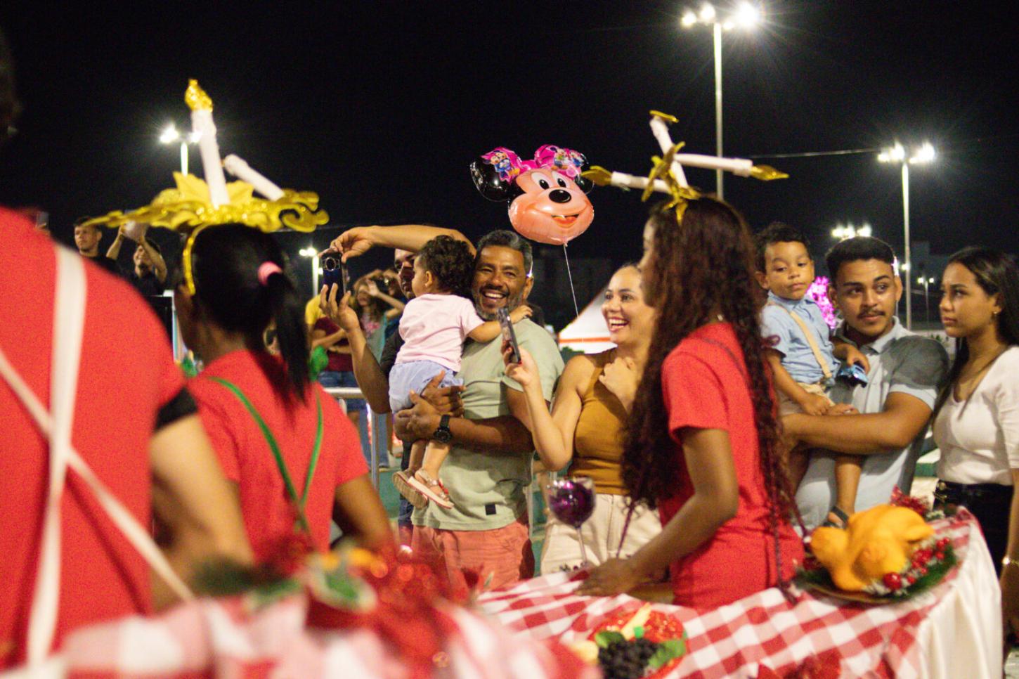Última apresentação da Parada Natalina encerra programação do Natal Amazônia Iluminada em Parauapebas