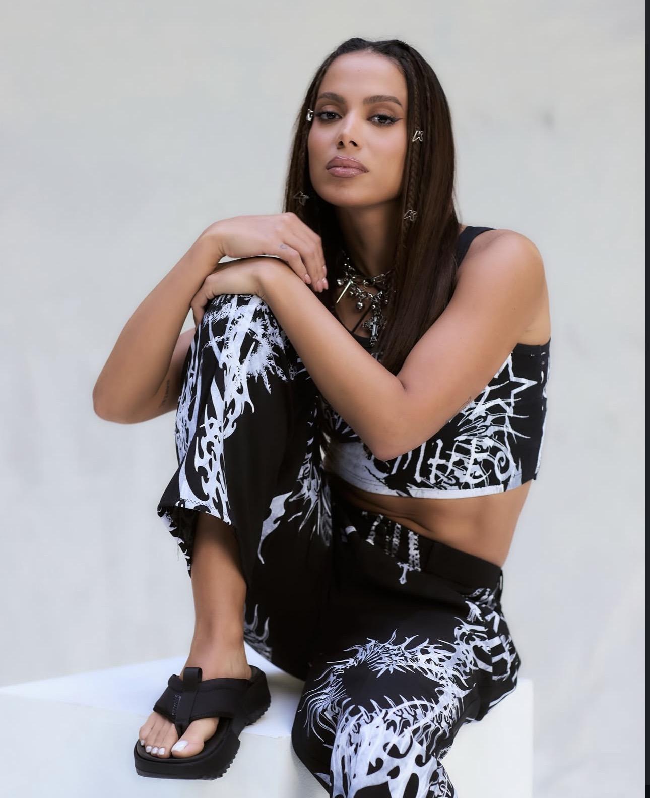 Anitta vence processo e impede o uso do seu nome em medicamento para vermes