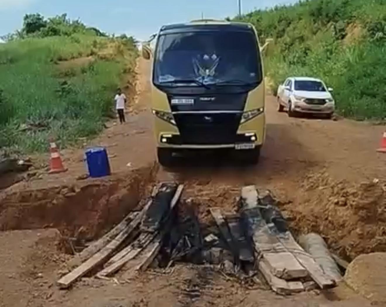 Após erosão na Transamazônica, criminosos incendeiam ponte improvisada no Pará
