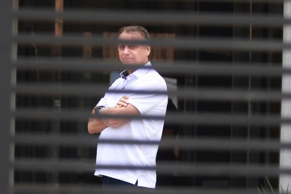 Bolsonaro pede autorização para receber assistência de padre na prisão