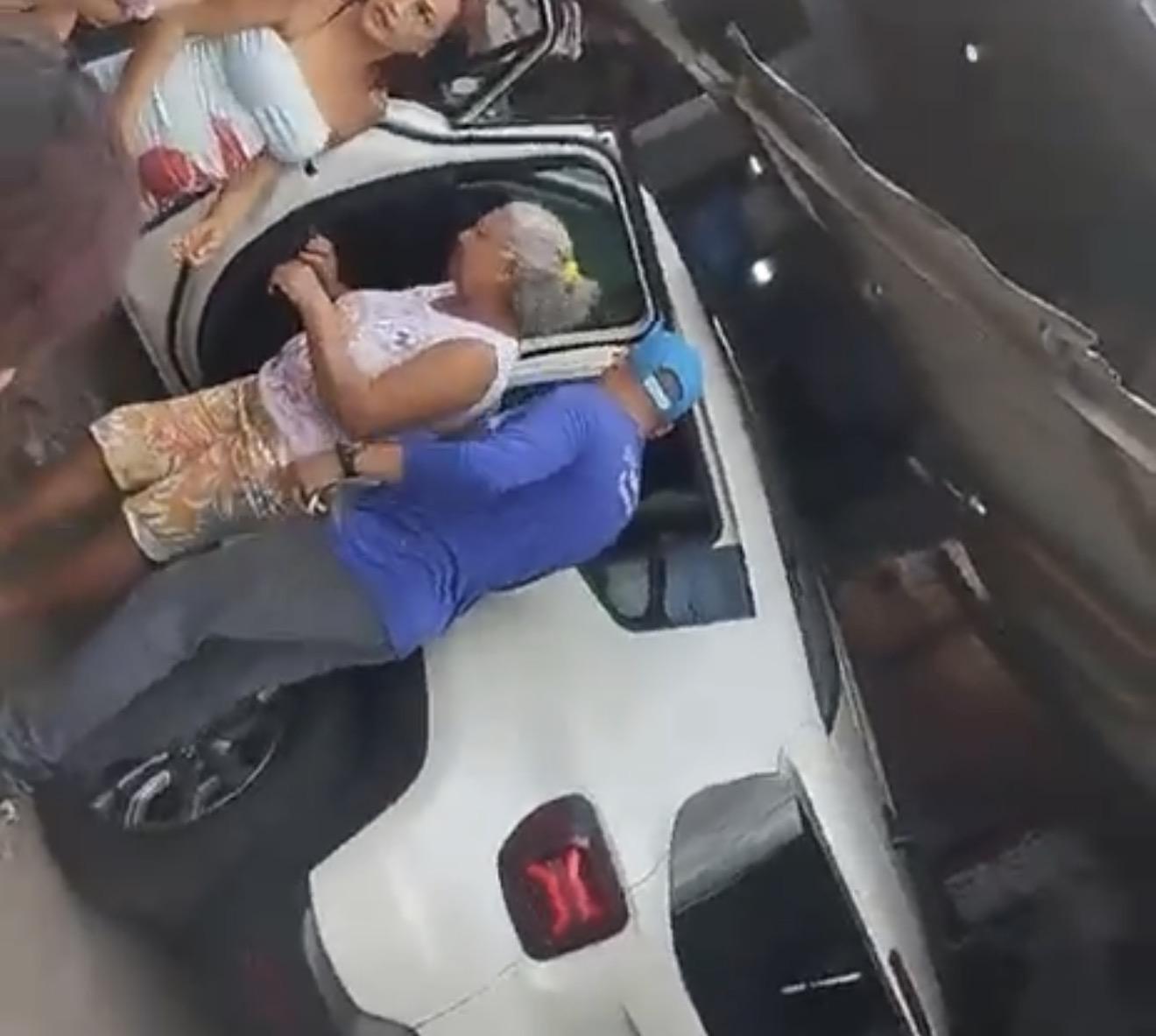 Carro invade barracas em feira na Grande Belém