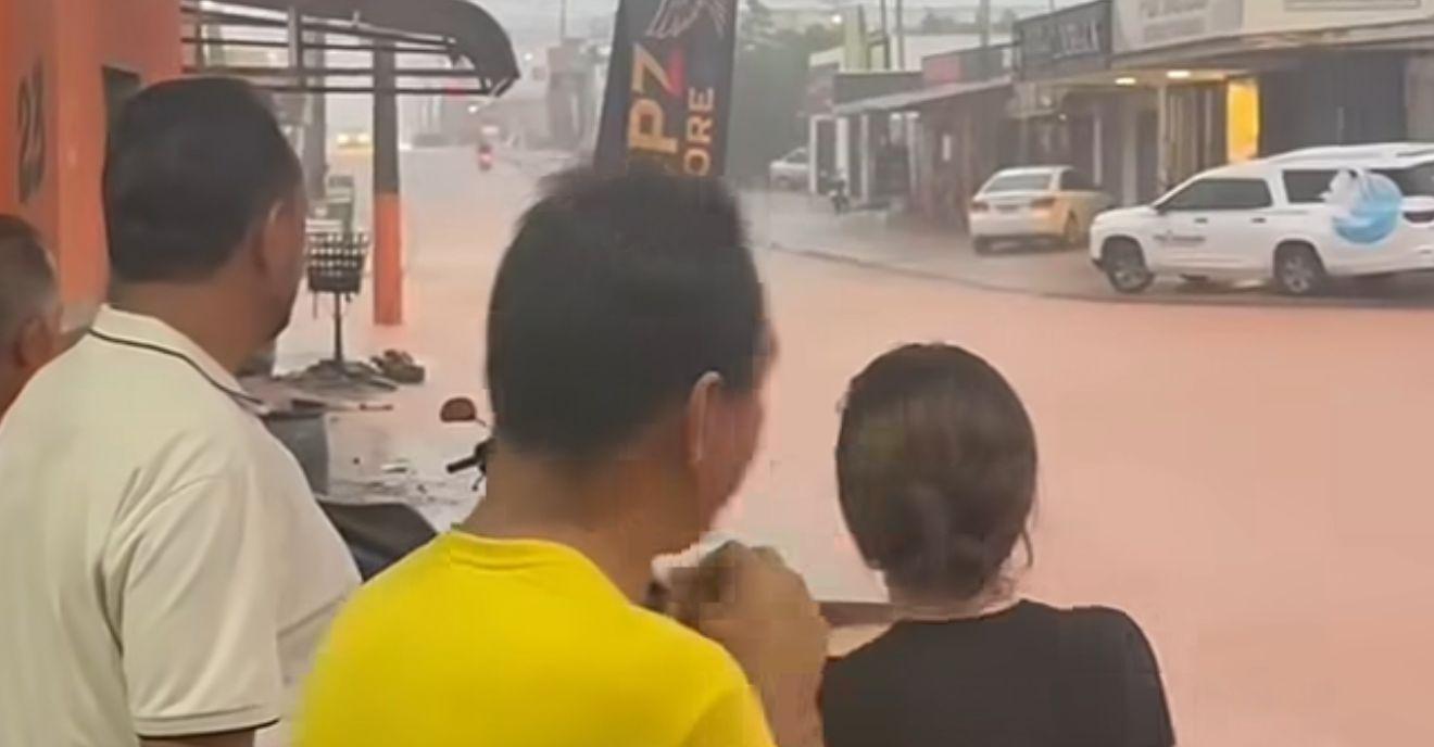 Com chuva e tudo, Dr. Rener atende chamado da população e vistoria alagamentos em Redenção