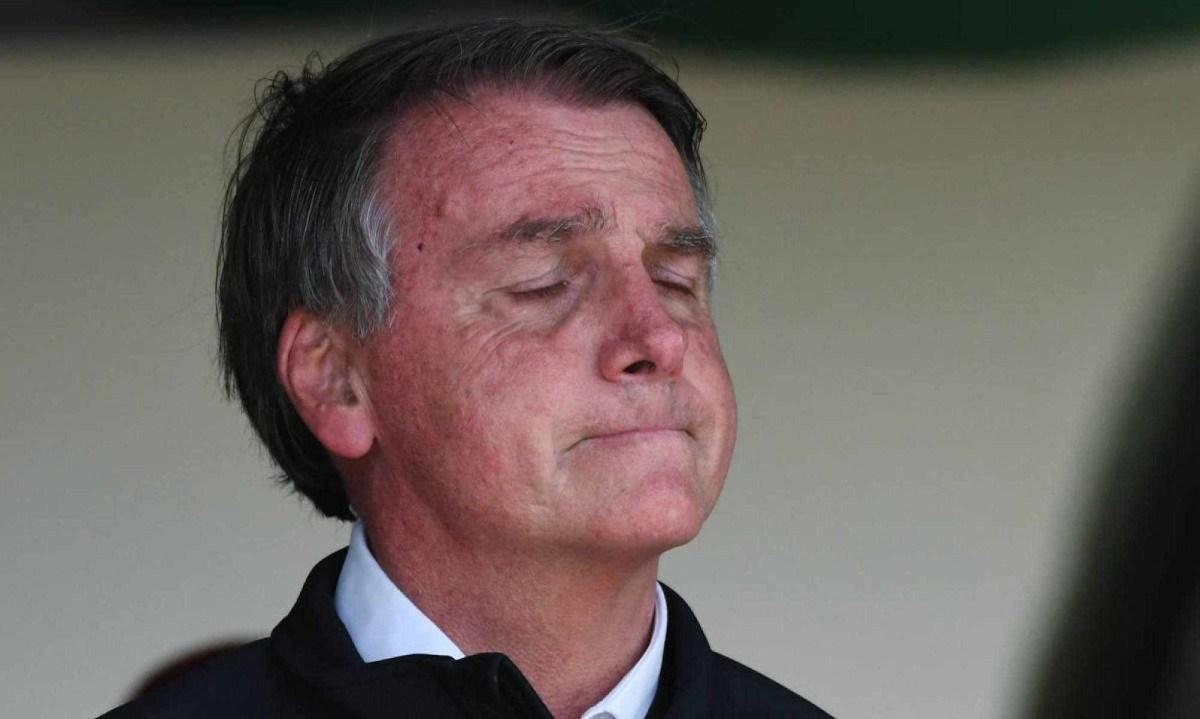 Filho 02 diz que Jair Bolsonaro está cada dia pior