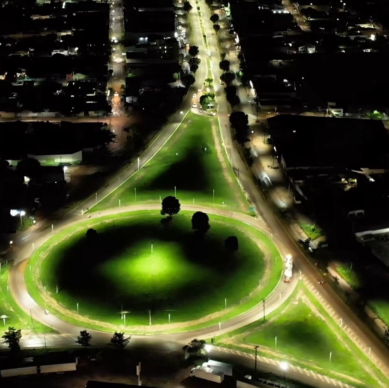 Iluminação pública de Redenção impressiona e transforma a entrada da cidade