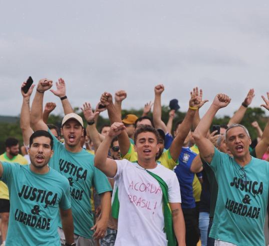 Nikolas só quer aparecer e está certo. Errado está quem caminha com ele