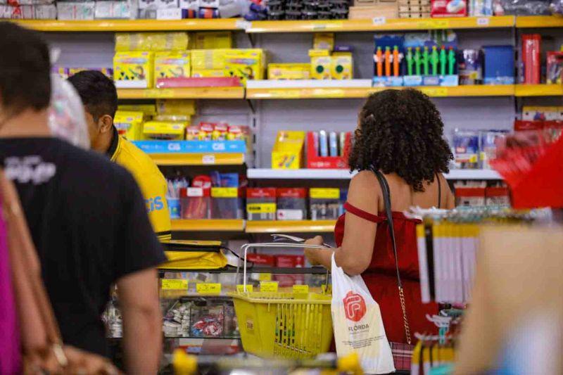 Procon Pará orienta consumidores sobre itens abusivos na lista de material escolar