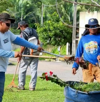 Avenida A recebe limpeza no Jardim América, em Xinguara