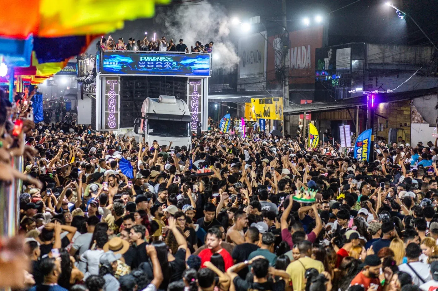 CarnaMarituba 2026 arrasta multidões e segue com grandes atrações até terça-feira