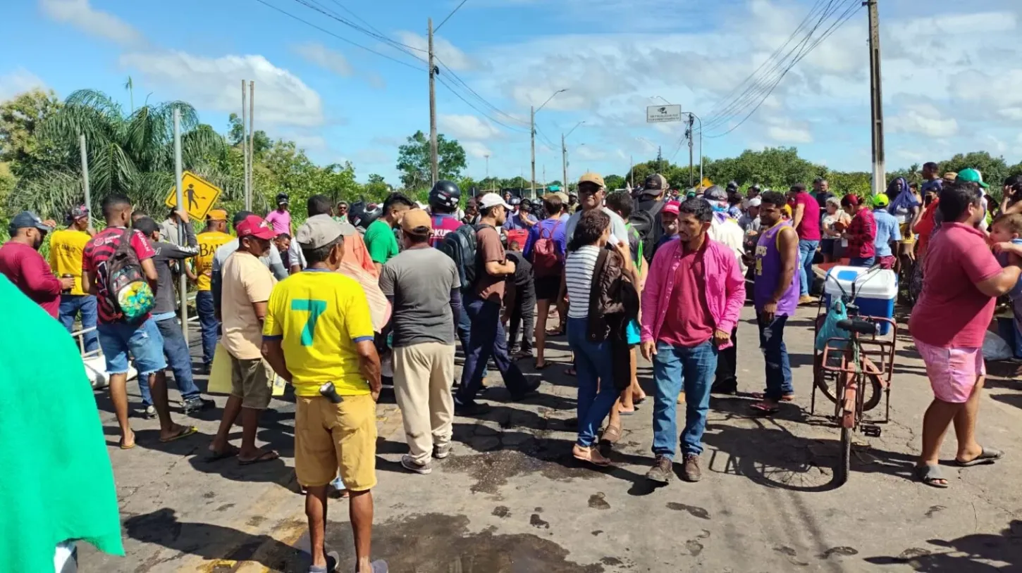 Comunidade do Residencial Magalhães bloqueia via de acesso à ponte do Rio Tocantins