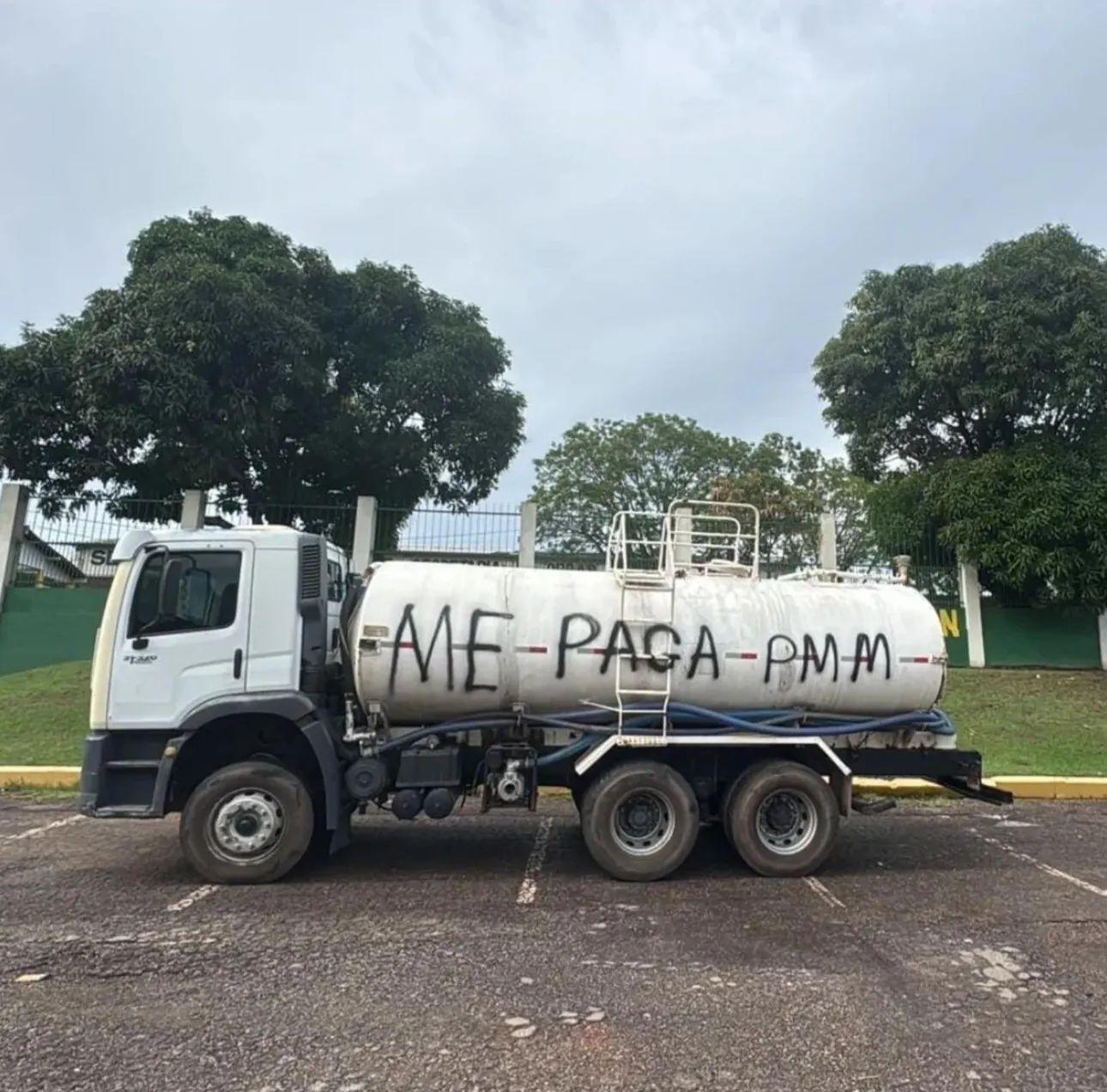CONSTRANGEDOR: caminhão com cobrança é deixado na frente da Secretaria de Obras de Marabá