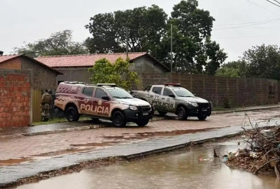 Dois homens morrem em abordagem após exibirem armas nas redes sociais e atirarem contra policiais