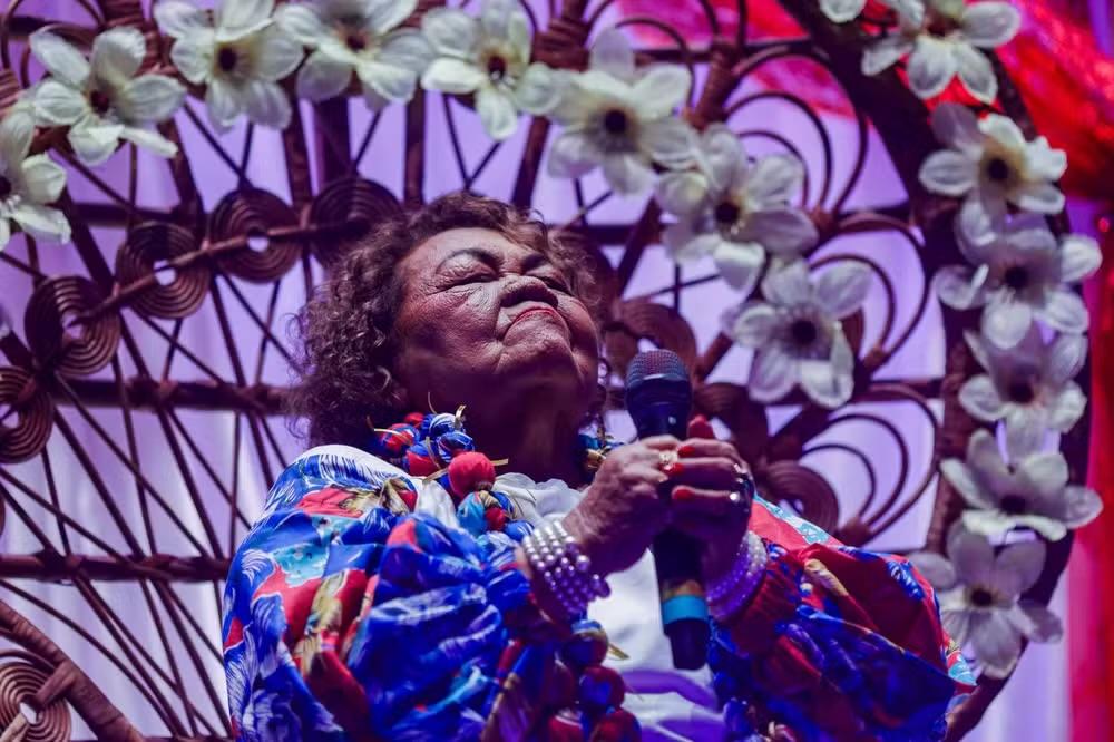 Dona Onete é internada em hospital de Belém