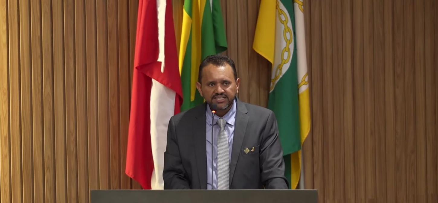Em sessão na Câmara, Dr. Rener anuncia ampliação dos kits escolares em Redenção