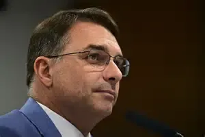 Flávio Bolsonaro deve visitar aldeias indígenas na região Norte como parte de articulações eleitorais
