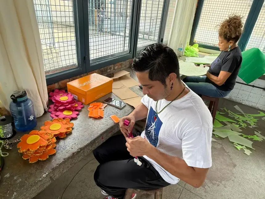 Fundação Cultural do Pará (FCP) promove oficinas de confecção de adereços carnavalescos