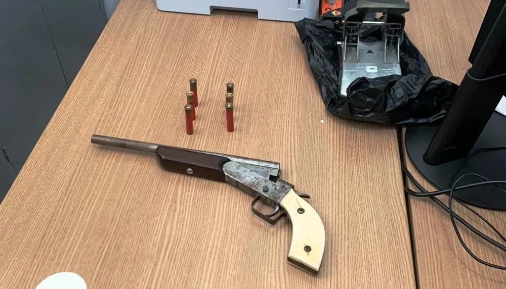 Homem é preso em flagrante com arma artesanal durante ação da Polícia Civil em Araguaína