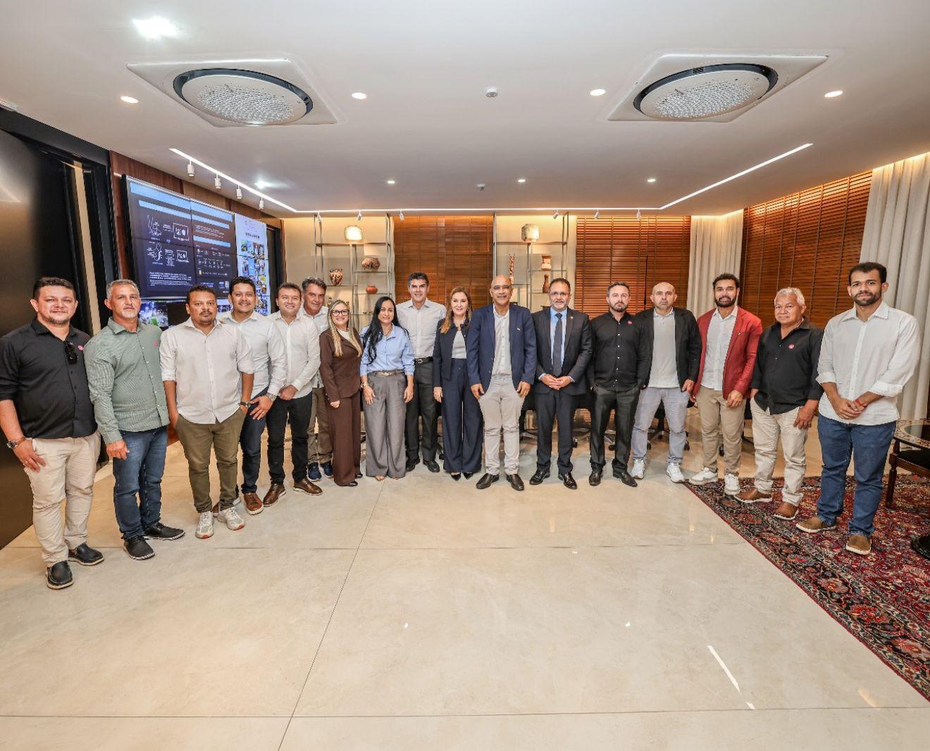 Liderando comitiva de Jacundá, Itonir Tavares se reúne com Helder e Hana em Belém