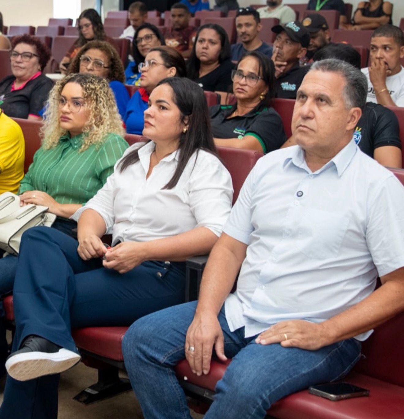Moratório apunhala Aurélio pelas costas e se senta à mesa com oposicionistas