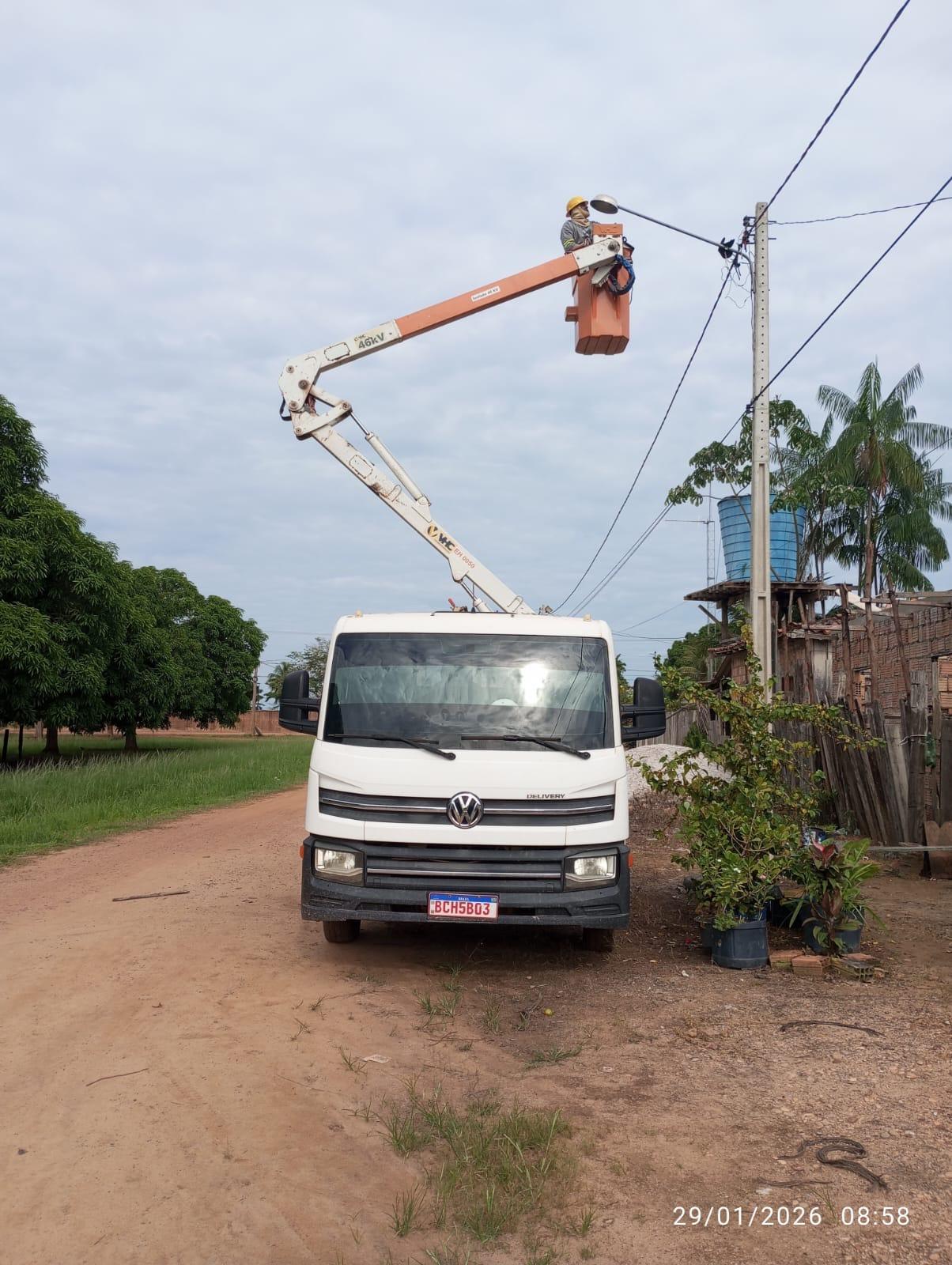 Prefeitura intensifica manutenção da iluminação pública em vilas de Breu Branco