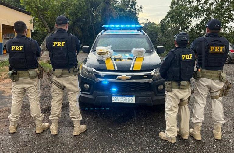 PRF apreende cocaína disfarçada de pratos na BR-316, em Capanema