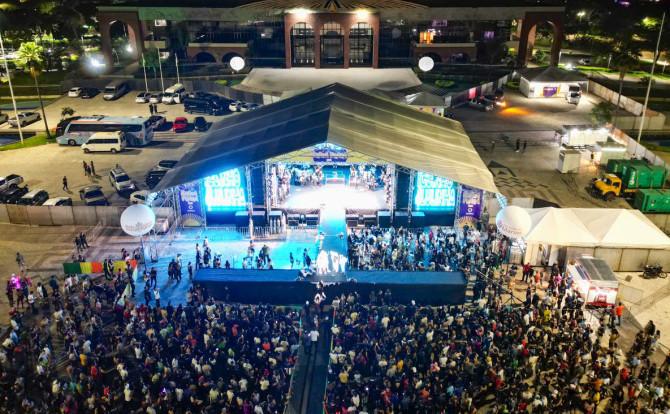 Tocantins: Carnaval em Palmas reúne multidão na Praça dos Girassóis