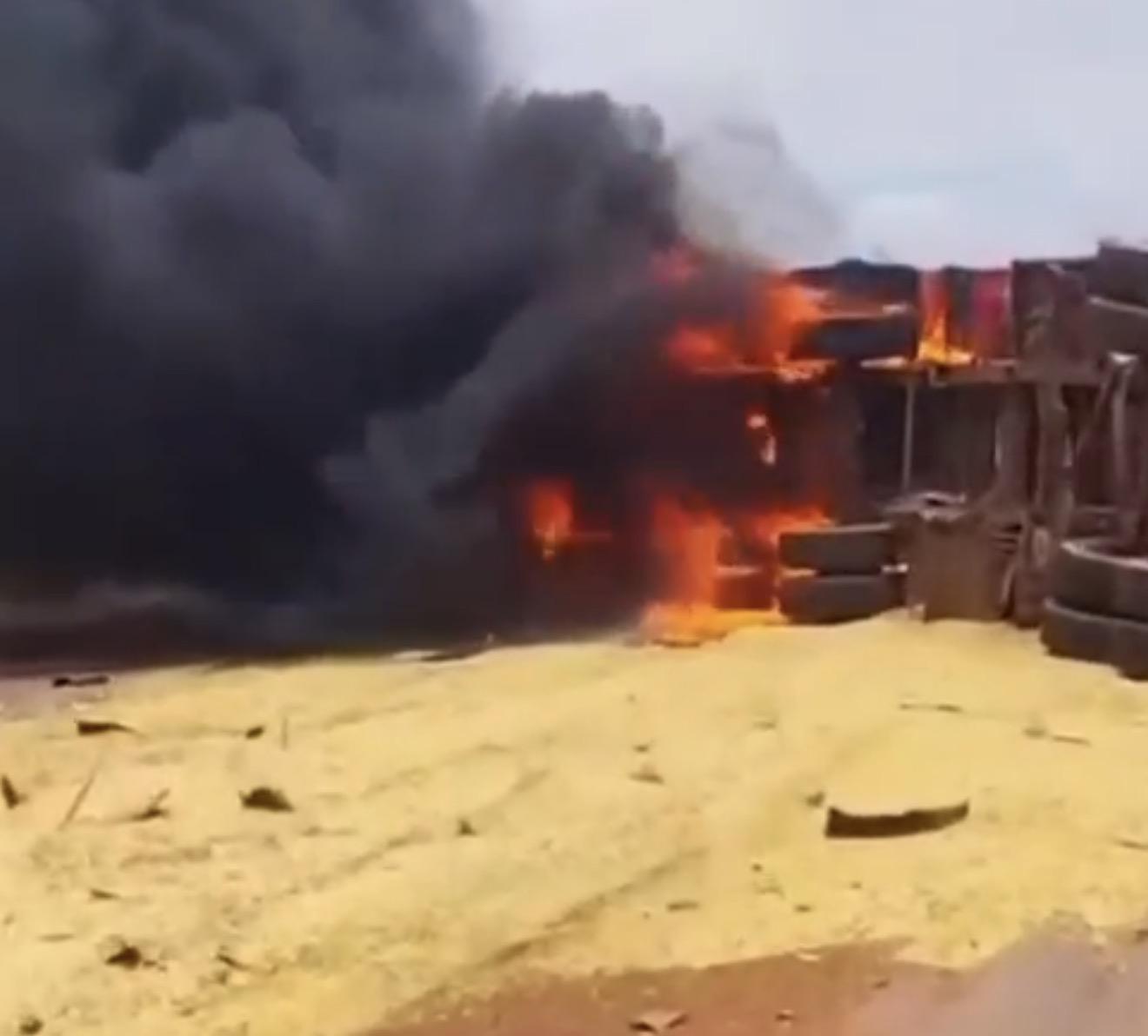 Acidente provoca incêndio em carreta na BR-163, em Itaituba