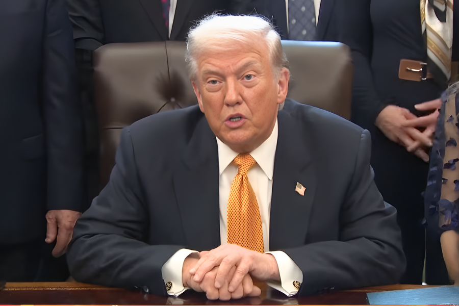 Agentes do ICE assumem segurança em aeroportos dos EUA nesta segunda-feira (23), afirma Trump