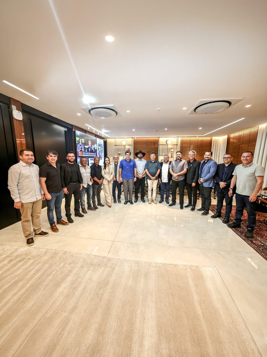 Aurélio e Helder discutem parcerias em prol de Parauapebas