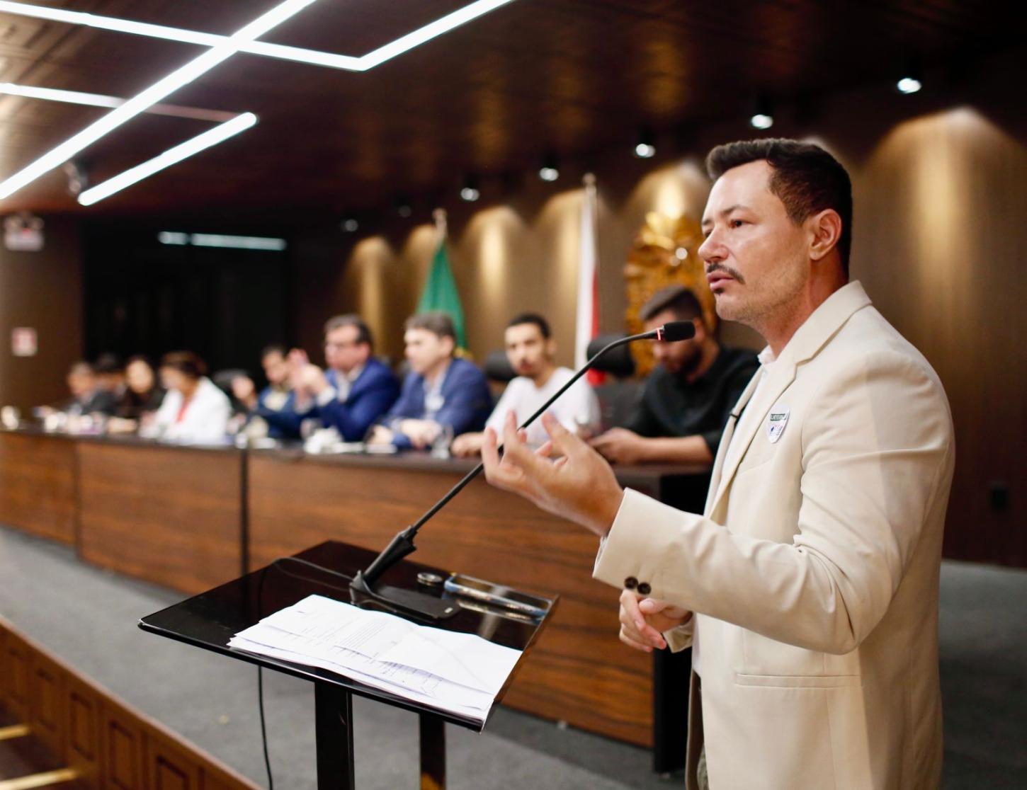 Aveilton solicita ao DNIT intervenção imediata em trecho entre Uruará e Placas