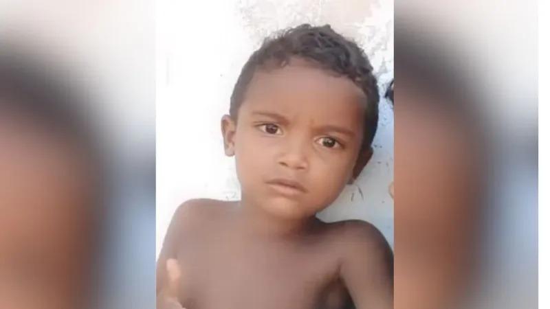 Brincadeira termina em tragédia: menino de 4 anos morre após cair em canal em Tailândia