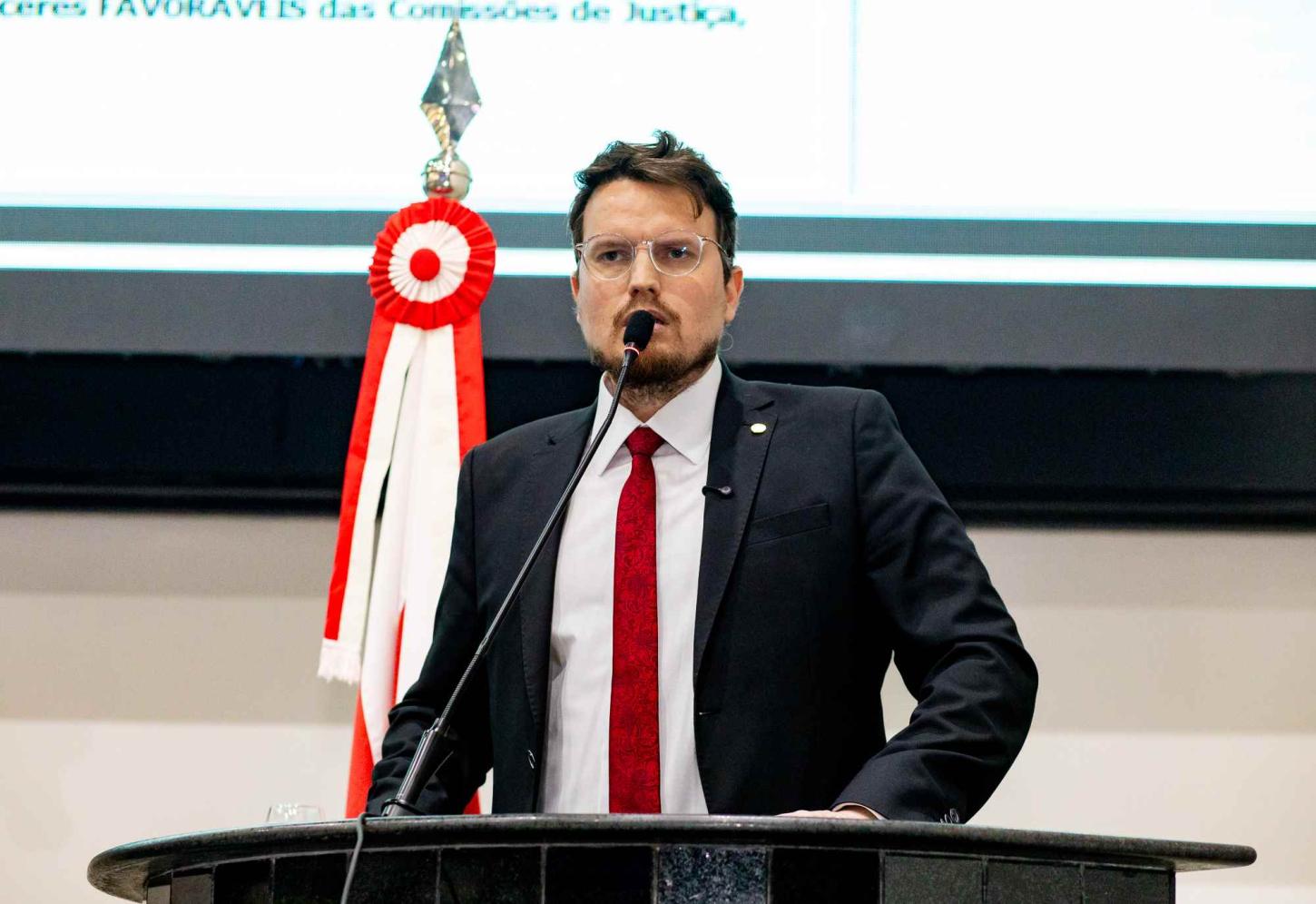 Dirceu Ten Caten emplaca projeto que cria política de combate ao superendividamento no Pará