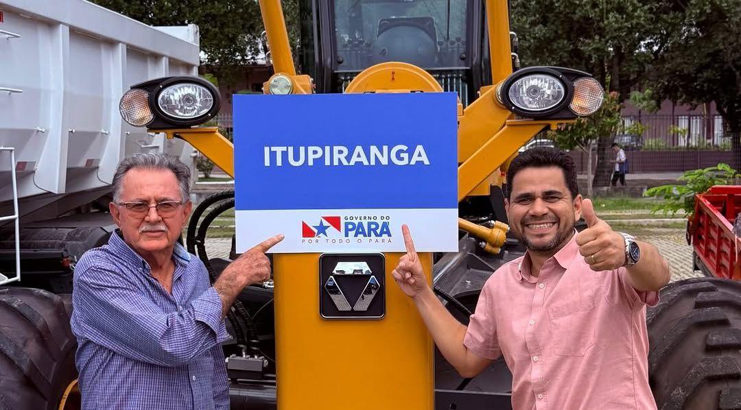 Em Belém, Godoy e Milesi recebem motoniveladora para melhorar vicinais de Itupiranga
