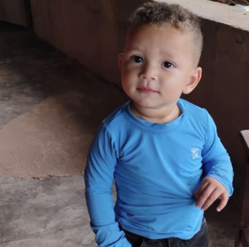 Família de menino desaparecido bloqueia BR-155 em Eldorado do Carajás e perícia é realizada na casa da vítima