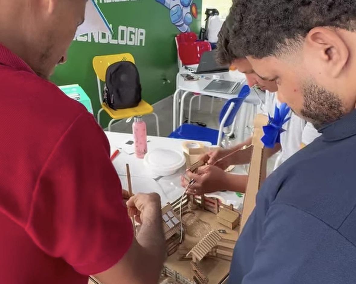 Formação em robótica capacita professores da rede municipal de Pacajá