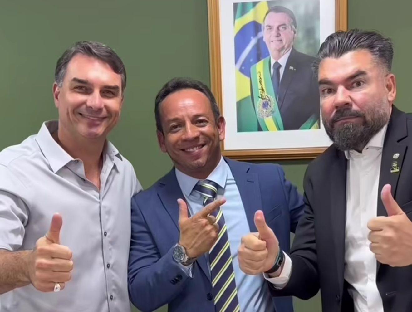 Hipólito se filia ao PL e afirma que fará campanha para Flávio Bolsonaro em Parauapebas