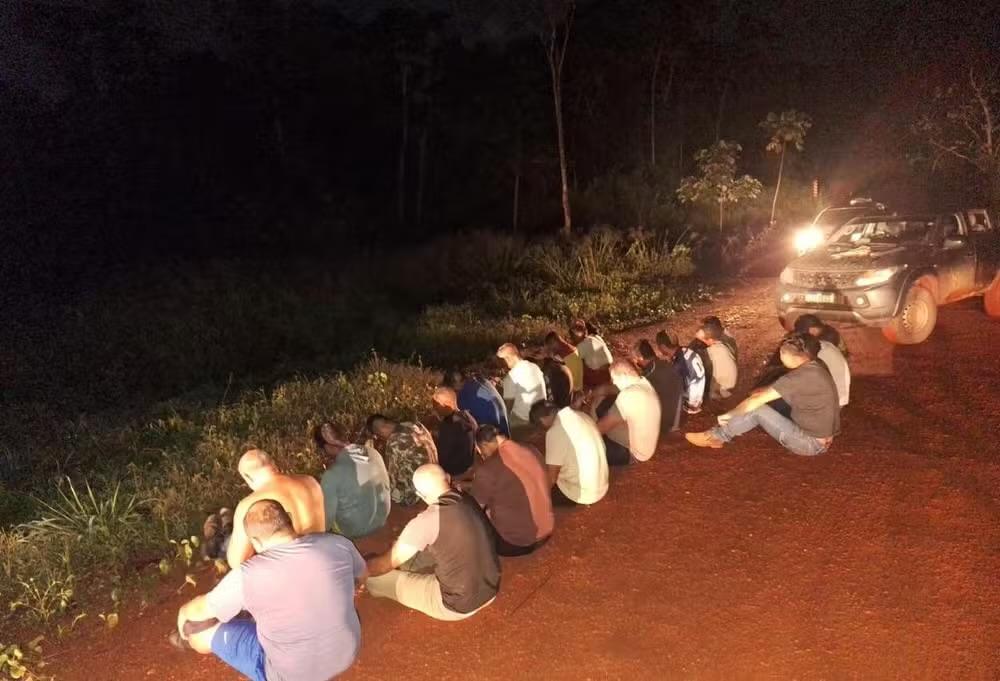 IBAMA destrói máquinas usadas em garimpo ilegal, em Almeirim