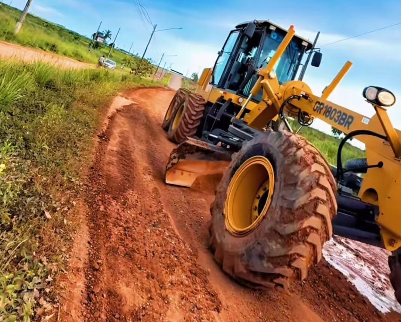 Infraestrutura: motoniveladora recebida por Godoy já opera em Itupiranga