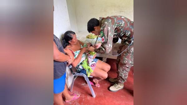 Militares do Exército salvam bebê indígena prematuro em aldeia isolada no Pará