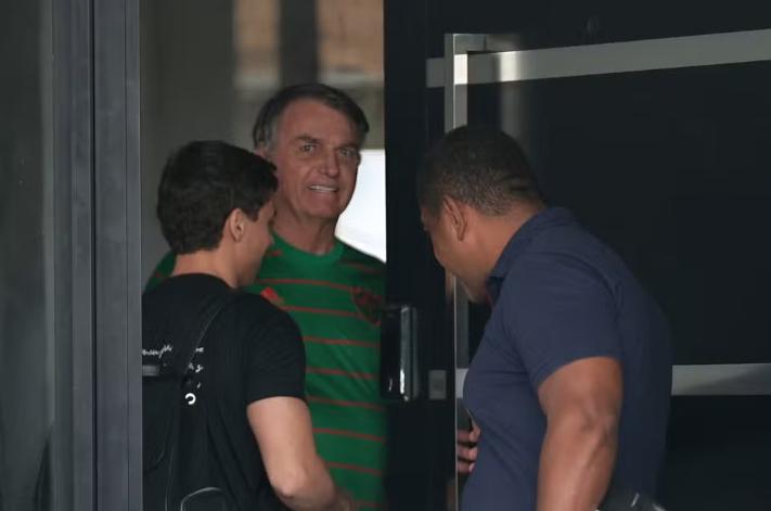 Moraes autoriza prisão domiciliar para Jair Bolsonaro por 90 dias