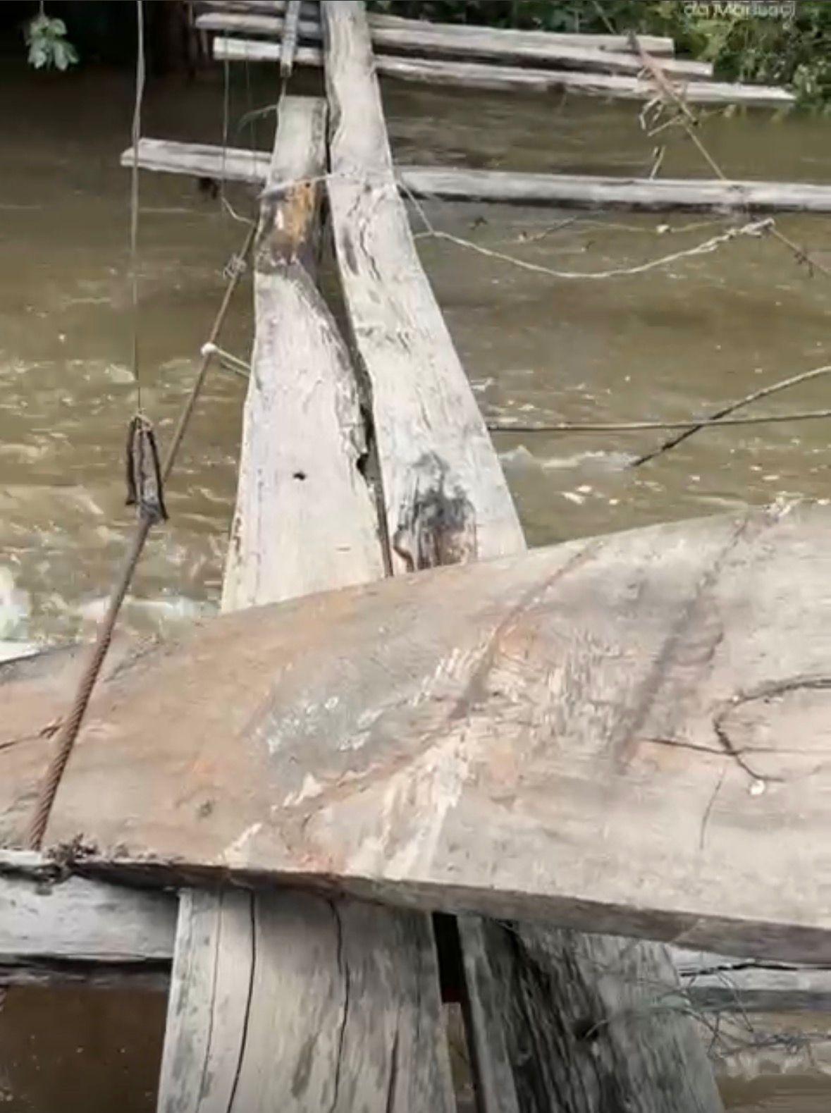 No Maranhão, prefeito de Balsas manda construir passarela após vídeo expor risco a alunos na zona rural