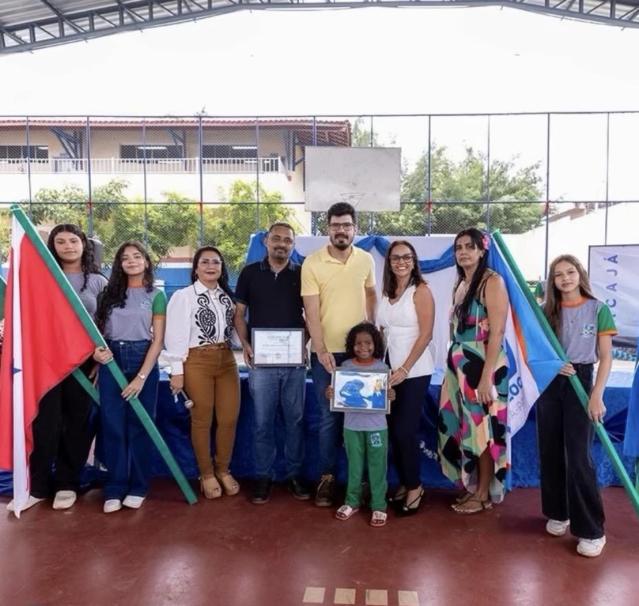 Pacajá: Semed recebe Certificado de Honra ao Mérito após entrega de uniformes escolares