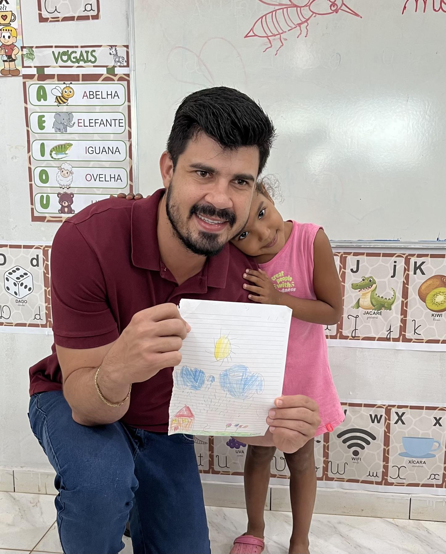 Prefeitura de Pacajá entrega uniformes na EMEIEF Heliene Elizabeth Rodrigues de Oliveira