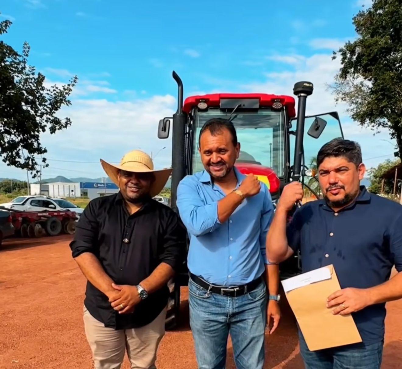 Prefeitura de Redenção recebe pá carregadeira para atender a zona rural