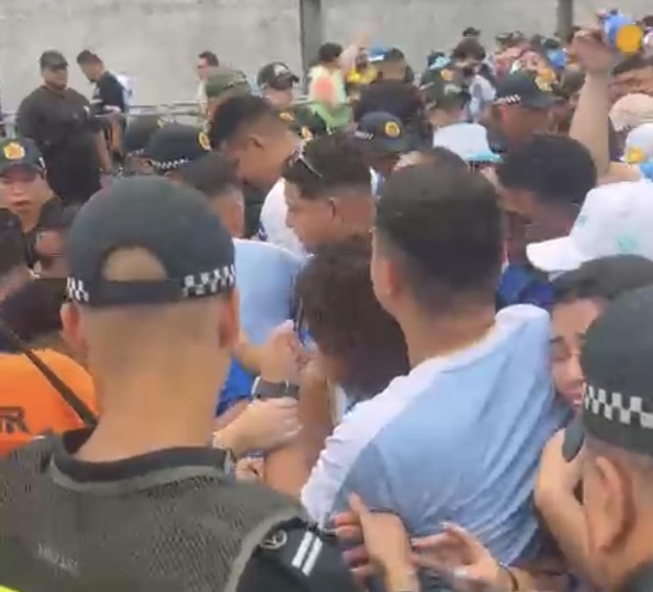 VÍDEO: Re-Pa: Empurra-empurra entre torcedores atrasa entrada na arquibancada do Paysandu