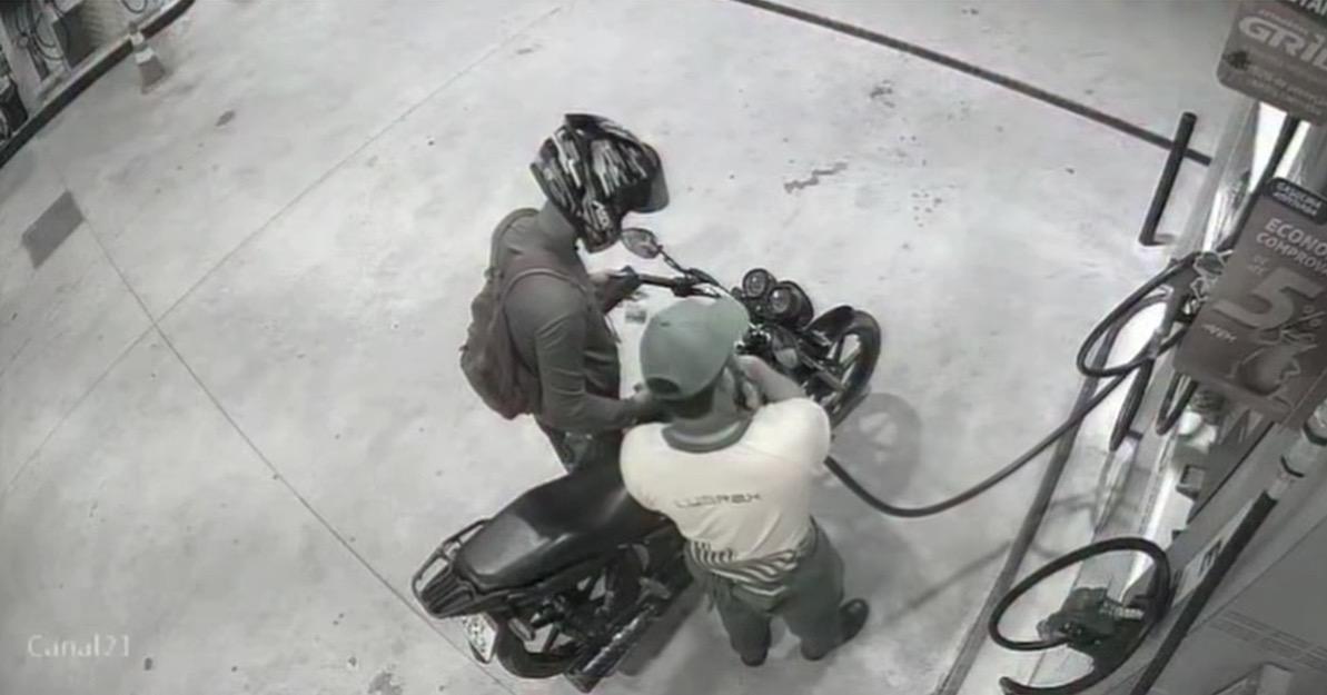 Armados com fuzis, bandidos assaltam frentistas em posto de combustíveis em Marituba