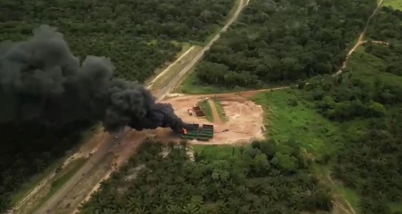 Bandidos invadem garagem, rendem vigia e ateiam fogo em caminhões em Irituia