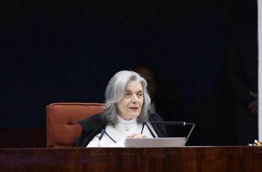 Cármen Lúcia anuncia saída antecipada da presidência do TSE