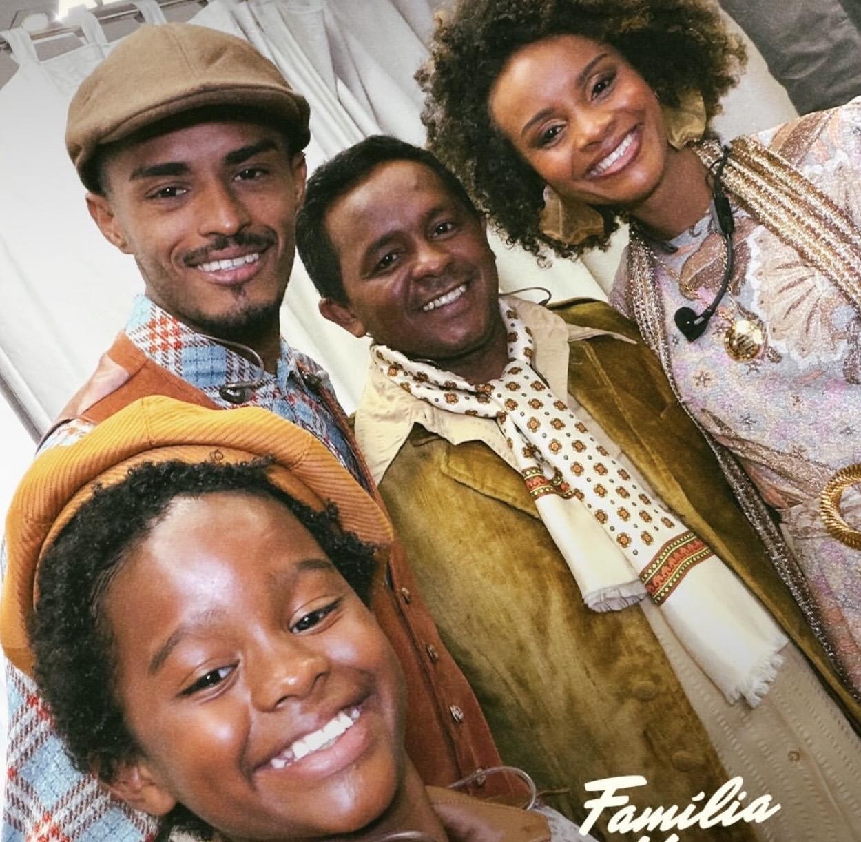 Gabrielzinho e Família Moreira avançam em competição no programa de Eliana