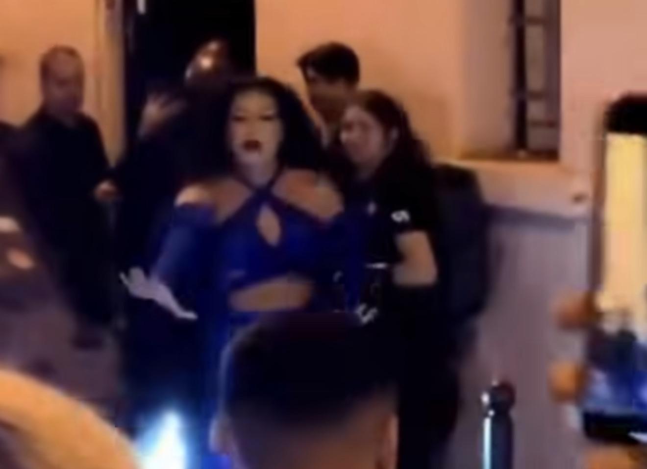 Gloria Groove é alvo de críticas após interação ‘inusitada’ com fãs em Paris